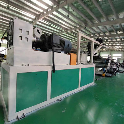 Kullanılmış PLC Elektrikli Tek vidalı plastik ekstrüzyon makinesi Endüstriyel plastik kart ekstrüzyon hattı